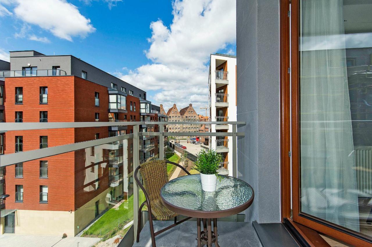 Stylish Apartment Oldtown Riverview Balcony غدانسك المظهر الخارجي الصورة