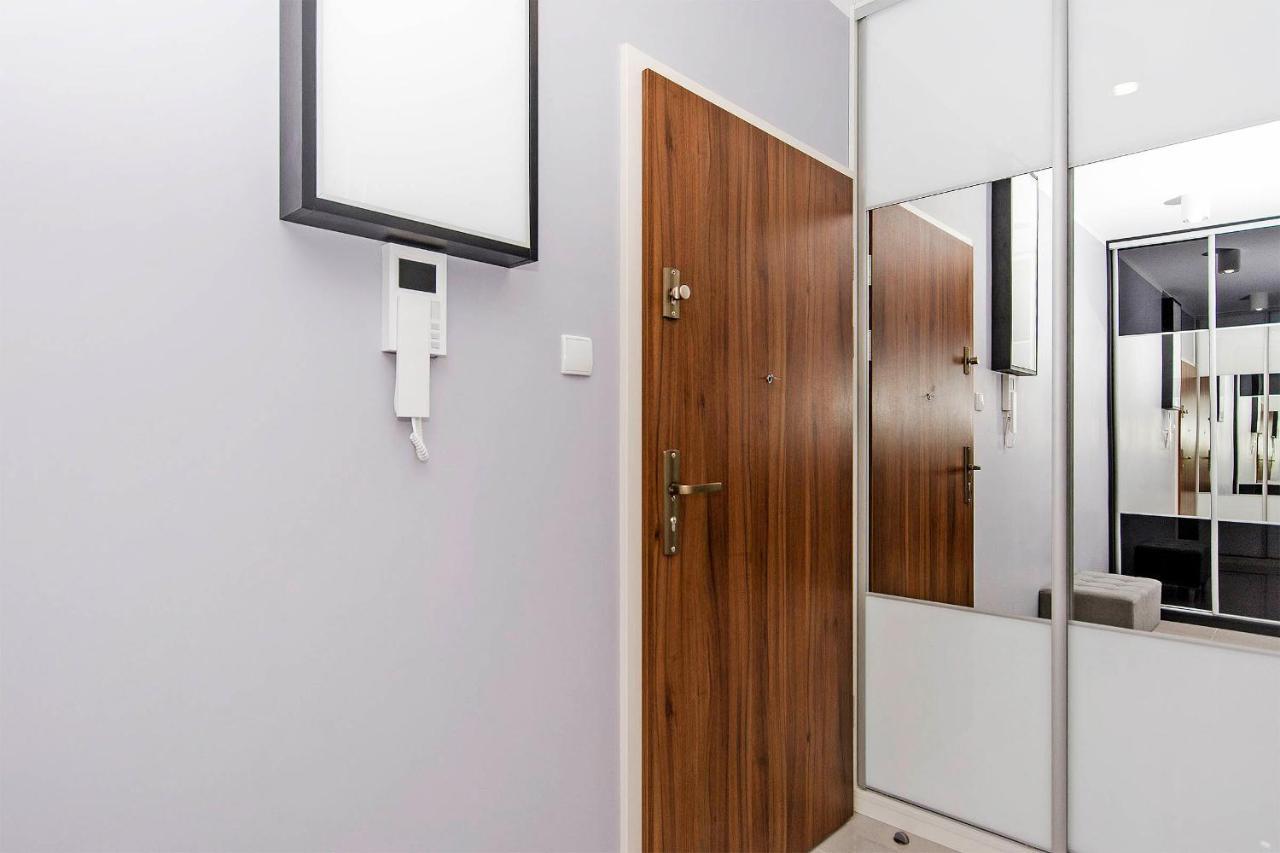 Stylish Apartment Oldtown Riverview Balcony غدانسك المظهر الخارجي الصورة